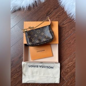 Louis Vuitton Mini Pochette
